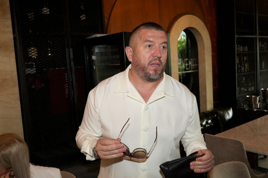 Mitiću je ova pesma postala lična karta, a uopšte nije bila pisana za njega: Imao sam više sreće, nego pameti!