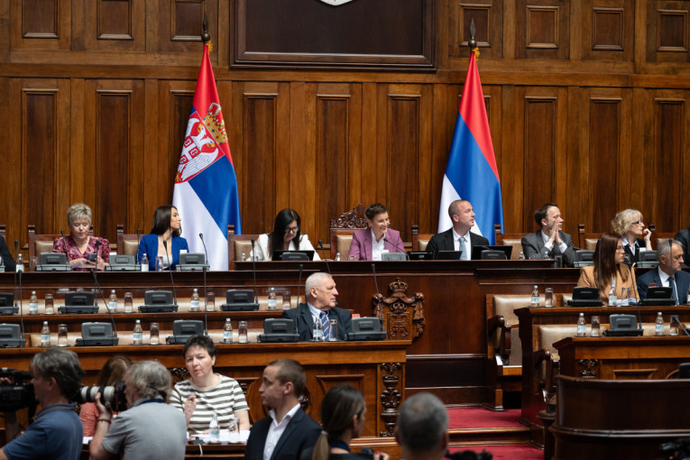 Skupština Srbije usvojila Zakon o alimentacionom fondu