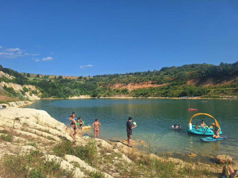 Srpski Karibi kriju prirodnu terapiju: Kupaju se u nestvarno plavoj vodi, a ne znaju da izlaze zdraviji!