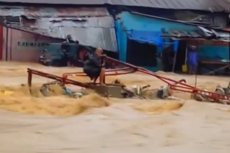 Tragedija u Kongu: Poplave odnele 77 života, 100 ljudi nestalo, voda briše čitava sela (FOTO/VIDEO)