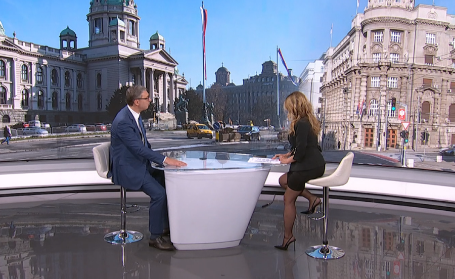 Predsednik ogolio blokadera: Učesnik svih protesta pucao na prostorije SNS