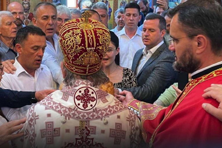 Obeležena slava hrama Svetog cara Konstantina i carice Jelene u Inđiji (FOTO/VIDEO)