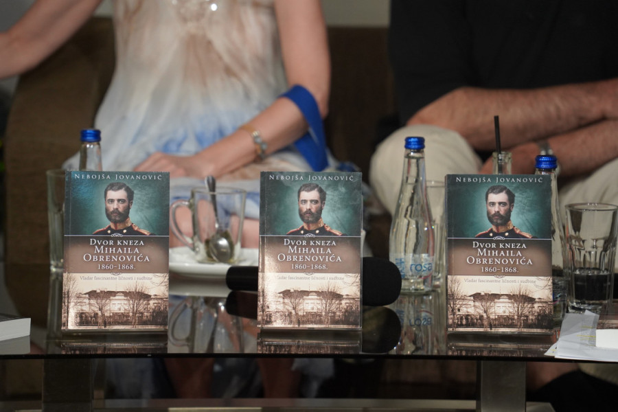 Da Nebojša nema takav metod bilo bi nečitljivo jer je prestrašno: Tajna romana "Dvor kneza Mihaila Obrenovića" (FOTO)