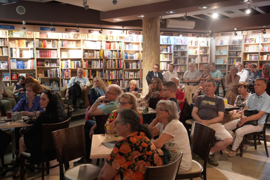 Da Nebojša nema takav metod bilo bi nečitljivo jer je prestrašno: Tajna romana "Dvor kneza Mihaila Obrenovića" (FOTO)