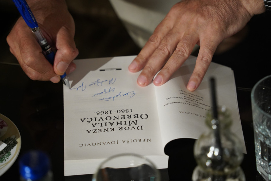 Da Nebojša nema takav metod bilo bi nečitljivo jer je prestrašno: Tajna romana "Dvor kneza Mihaila Obrenovića" (FOTO)