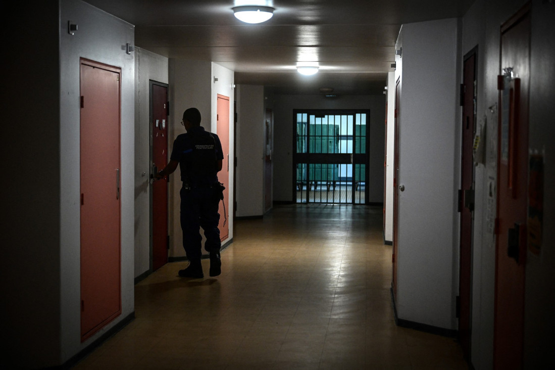 Velika tragedija u Vrbasu: Devojka (21) kolima sletela sa puta, mladić (25) poginuo