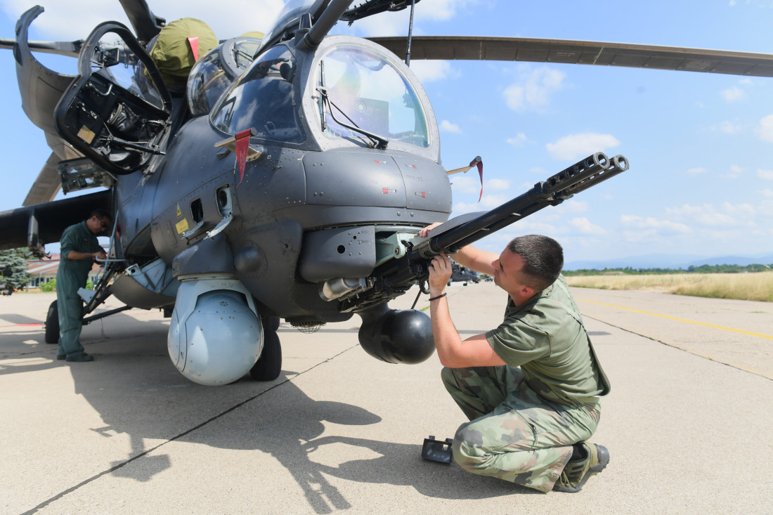 Srpski "leteći tenkovi" u akciji: Mi-35M bruje nad Pasuljanskim livadama!