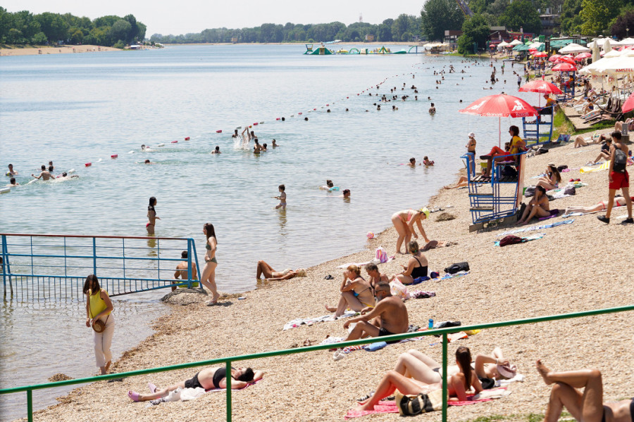 Šest mokrih saveta: Spasilac objašnjava kako da uživate na plaži (FOTO)