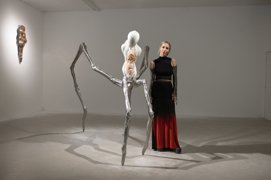 Da li smo više od naših tela? Otvorena izložba "Metempsychosis" Ivane Bašić (FOTO)