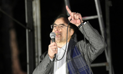 Jovo Bakić nekad i sad: Od hvalospeva Vučiću do poziva na „Zabelu“ (VIDEO)