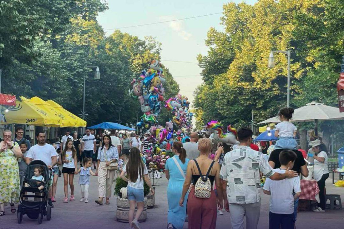 Gradska slava u Inđiji: Domaći proizvodi i dečiji osmesi obeležili Duhove