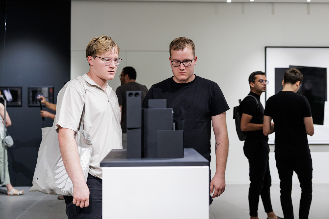 "S one strane ogledala" na Dorćolu: Radovi nekonvencionalne francuske umetnice Odil Dek (FOTO)