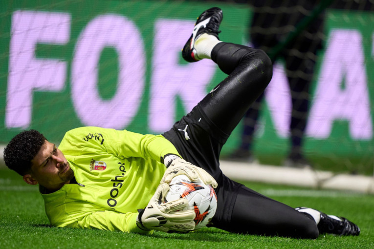 Gotovo je, Zvezda dovela iskusnog golmana za Ligu šampiona! Ovo su detalji ugovora i iznos koji se plaća Bragi!