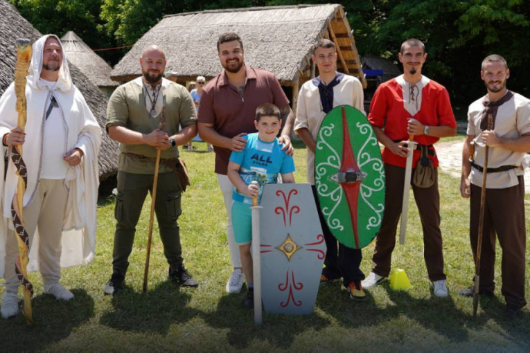 Otvorene prve Keltske dečije igre u Inđiji: Veliki broj mališana uživao u zanimljivim sadržajima (FOTO/VIDEO)