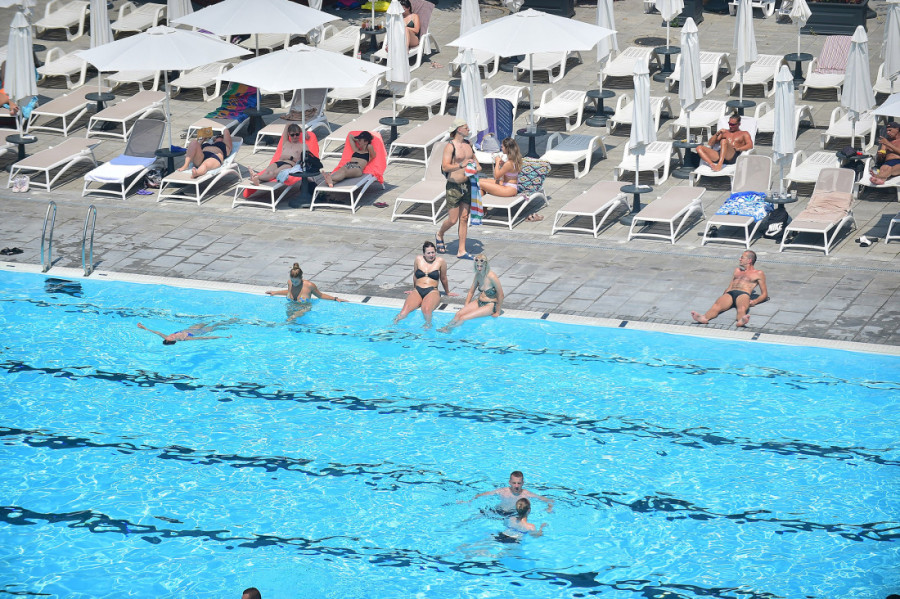 Zabelelo kao da je januar: Sneg veje na Goliji, zimska idila usred proleća