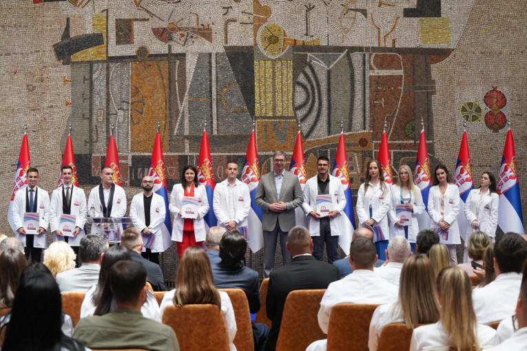 Velika šansa za mlade lekare: Zahvalni jer ostaju u Srbiji da spasavaju živote! (FOTO)
