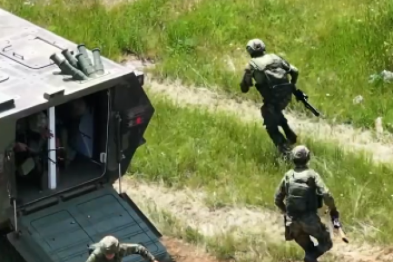 Ovako se kale srpski oficiri: Kadeti Vojske Srbije pod vatrom i suncem! (FOTO/VIDEO)