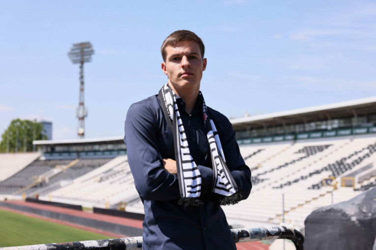 Kostić se dogovorio sa Milanom? Zna se i cena transfera mladog napadača Partizana