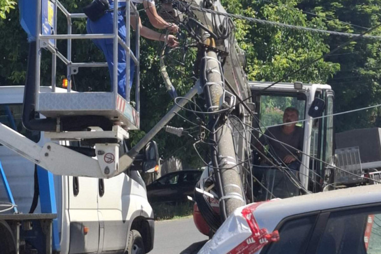 Ovo je tinejdžerka stradala u Dobanovcima: Bila na rođendanu, pa se zakucala u banderu velikom brzinom! (FOTO/VIDEO)