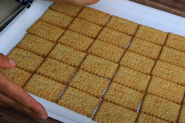 Recept dana: Čokoladni kolač sa kokosom i keksom se ne peče, a toliko je kremast i bogatog ukusa