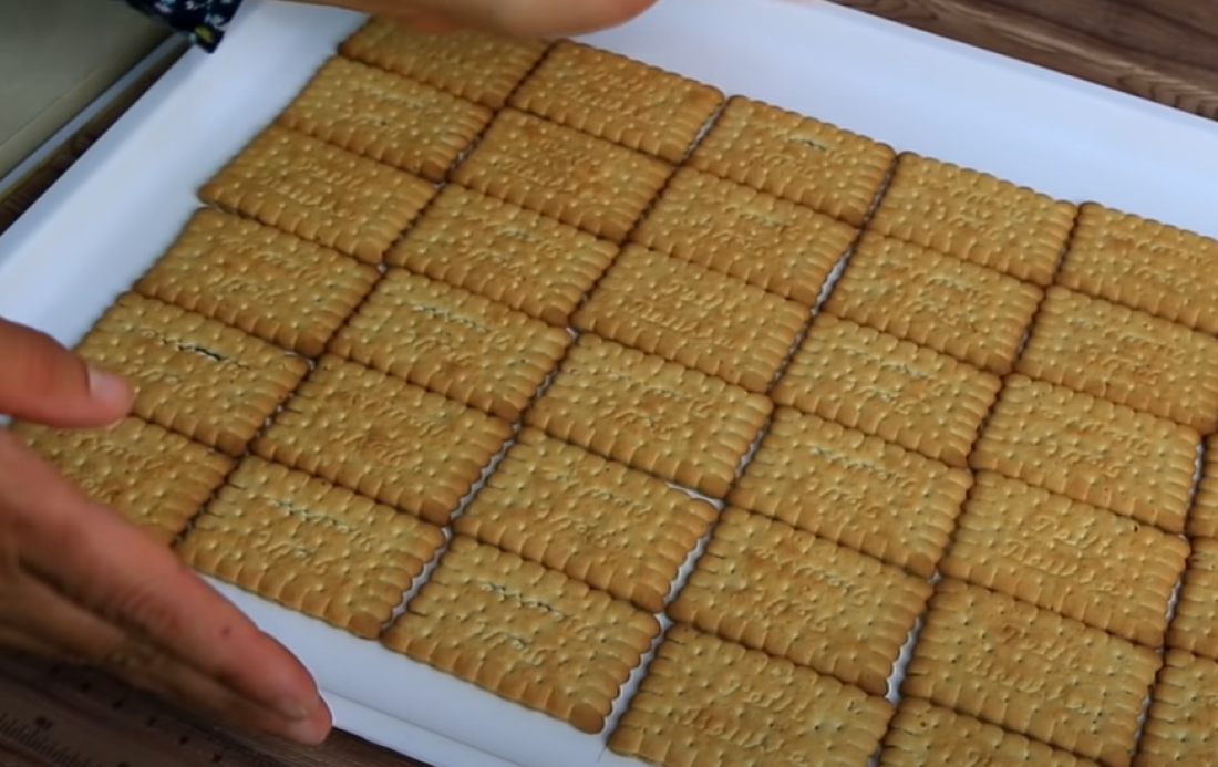 Recept dana: Krem kolač sa šumskim voćem je rajska kombinacija ukusa, istovremeno čokoladan i osvežavajuć