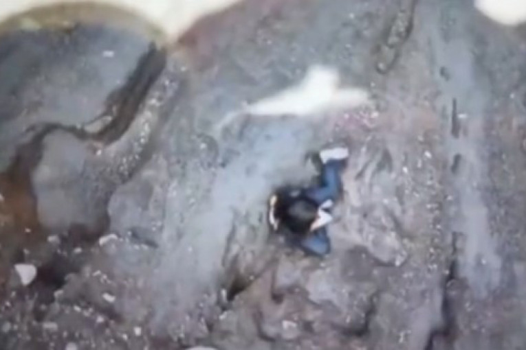 Žena se okliznula, pa upala u krater vulkana: Samo su joj virile ruke, spasioci nisu uspeli da joj pomognu (FOTO)