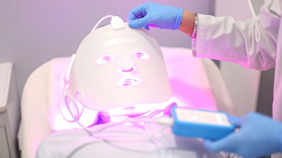 Plastični hirurg otkriva trik broj jedan protiv starenja koji možete primeniti kod kuće (VIDEO)