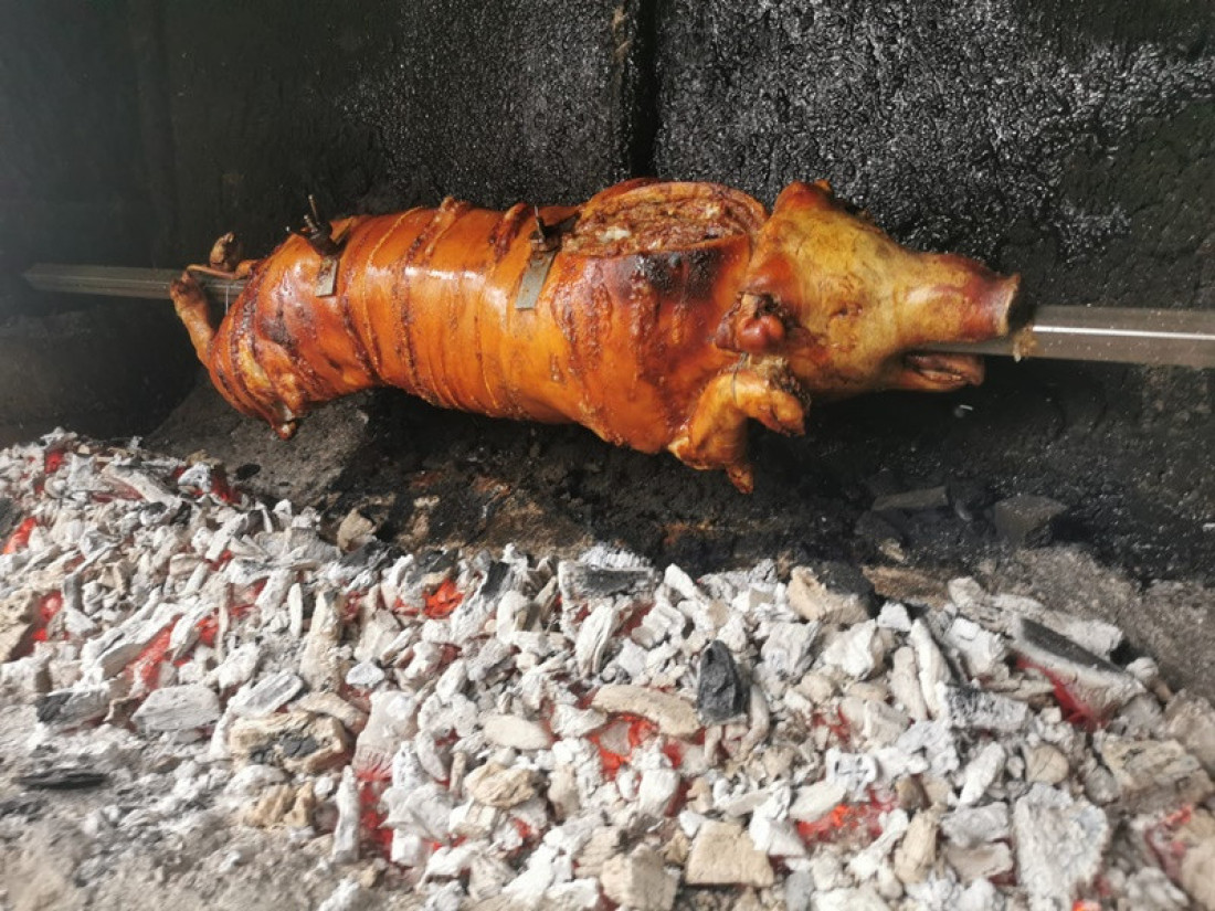 Ako nije masno, nije ni slasno! Jedu ga i za doručak: Za 600 dinara najedem se kao beg, baš me briga što je napolju pakao! (FOTO)