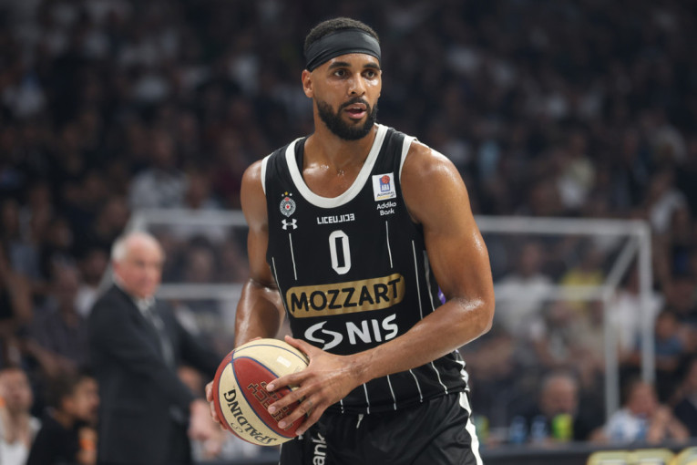 Posle Osetkovskog potpisao i Dejvis: Iskusni centar postaje jedan od najplaćenijih u istoriji!