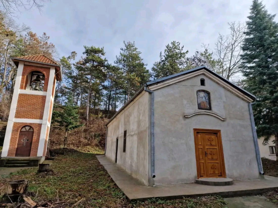 Peške 500 kilometara za svoju crkvu: Stefan iz Sićeva kreće sam na hodočašće da bi skupio novac za završetak crkve u svom selu (FOTO)