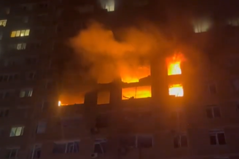 Odesa opet gori! Rusi ciljali nekoliko lokacija, pogođena višespratnica, broje se mrtvi (VIDEO)