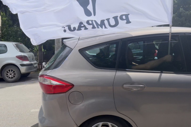 Horde blokadera urnišu Kosjerić! Zastrašuju narod bajkeri i lažni veterani dok opozicija lobira i nudi novac