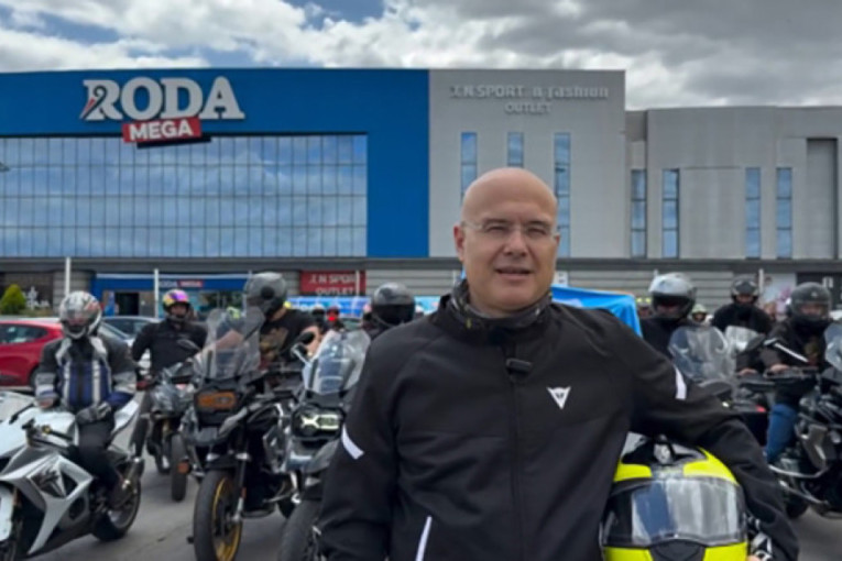 Vučević sa bajkerima krenuo da podrži studente u Pionirskom parku: Srbija se voli i čuva na Vidovdan (VIDEO)