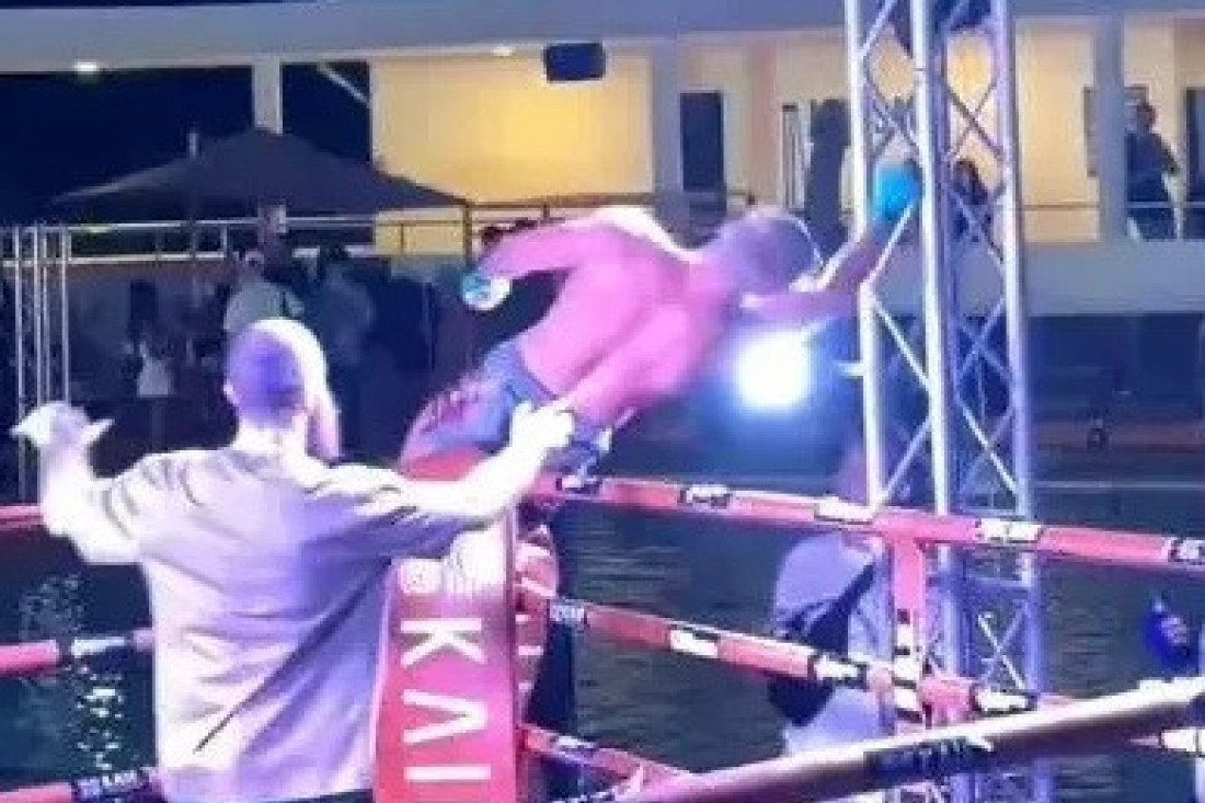 Ruski bokser se spržio na struju posle pobede! Šok scena, ukočio se, pa se samo srušio! (VIDEO)
