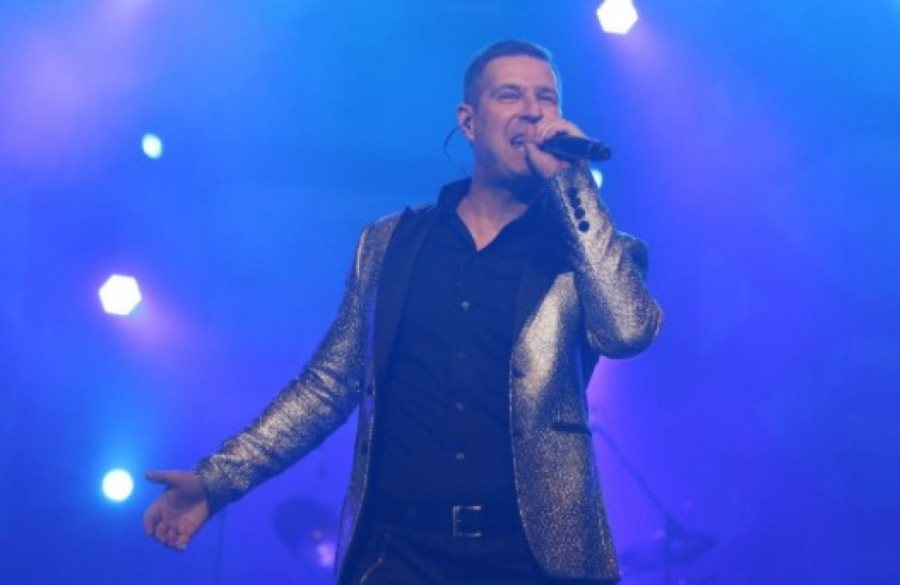 Dok pevač taksira, ćerke mu se provode po klubovima u kojima je nekad pevao: Svega sam se nagledao!