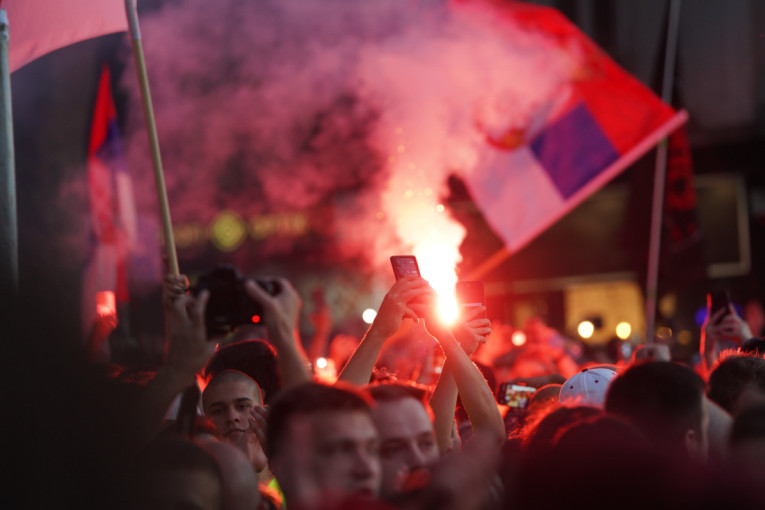 Sve o neredima na beogradskim ulicama: Pratite divljanje blokadera na kamerama 24sedam