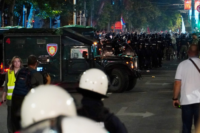 "Pali" jedni od predvodnika večerašnjeg nasilnog protesta: Uhapšeni Zlatko Kokanović i Nebojša Petković