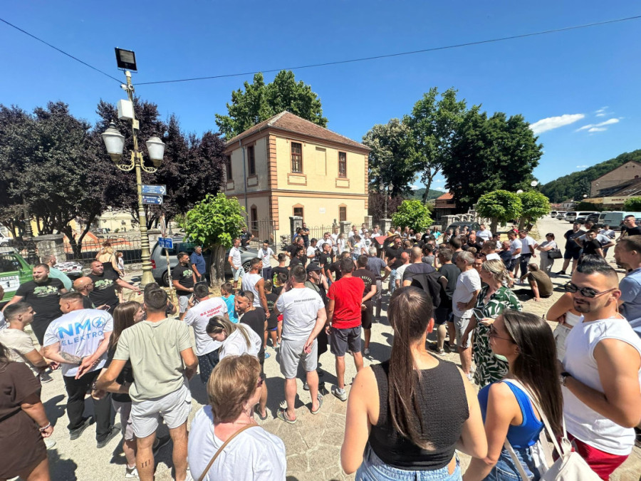 Ćevap koji govori 10 jezika! Hajduk fest i ove godine okupio vrhunske majstore - otkrivaju kako se sprema srpski specijalitet (FOTO)