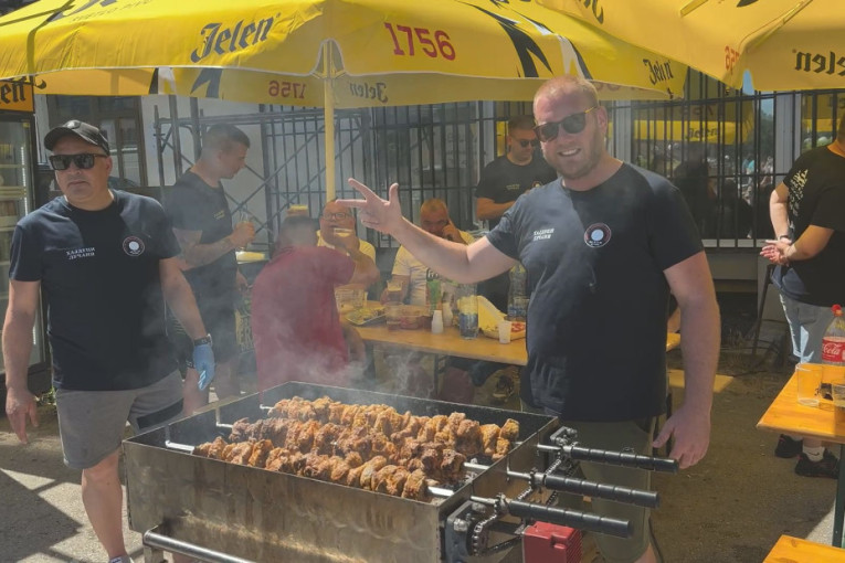 Ćevap koji govori 10 jezika! Hajduk fest i ove godine okupio vrhunske majstore - otkrivaju kako se sprema srpski specijalitet (FOTO)