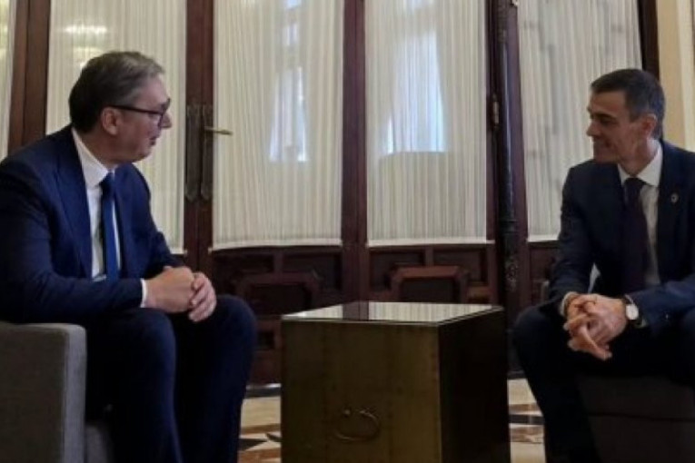 Predsednik Vučić stigao u Sevilju: Otvoreno razgovarao o svim važnim temama sa španskim premijerom Sančezom (FOTO)