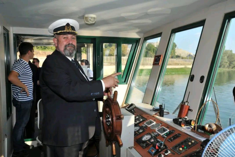 Organizuje kupovinu glasova iz hotela! "Lažljivi brkajlo" iz Pionirskog parka sad vodi prljavu izbornu operaciju u Kosjeriću!