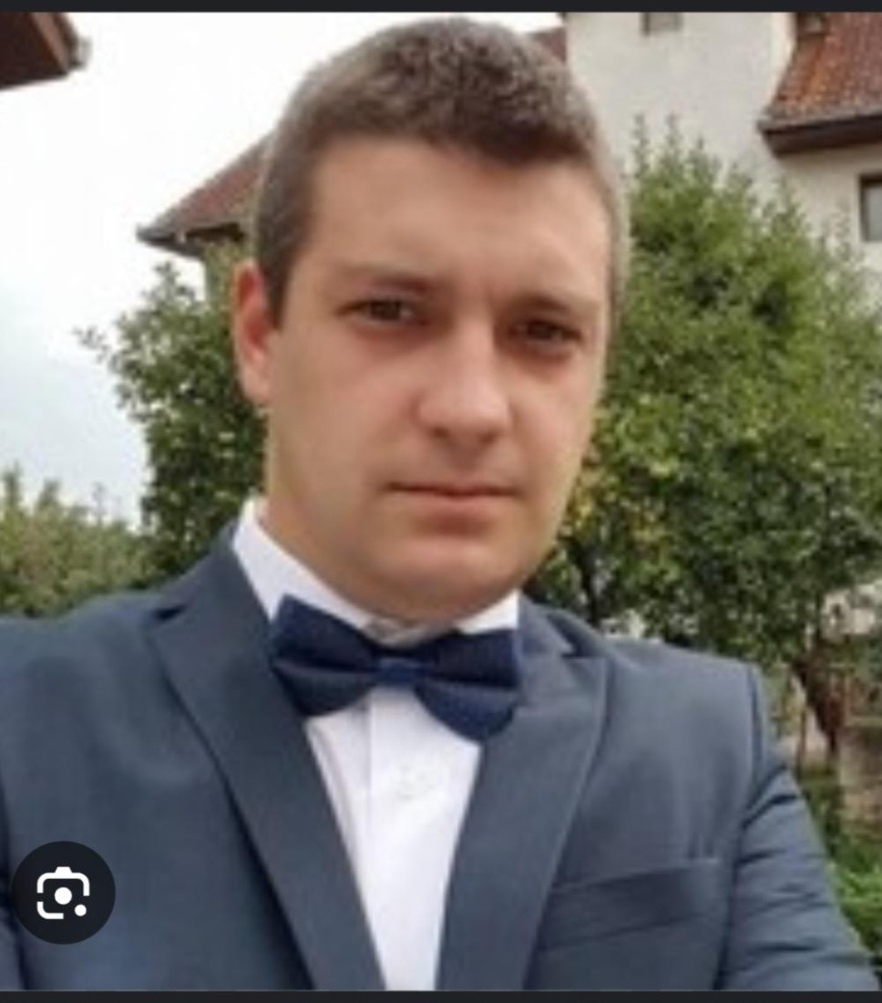 Organizuje kupovinu glasova iz hotela! "Lažljivi brkajlo" iz Pionirskog parka sad vodi prljavu izbornu operaciju u Kosjeriću!