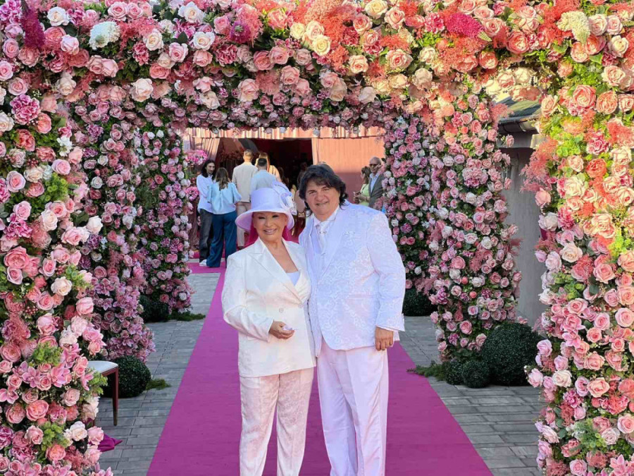 Dijamant blista s ruke Zorice Brunclik, pevačicina ćerka oduševljena: Ovako ćemo i mi za 40 godina! (FOTO)