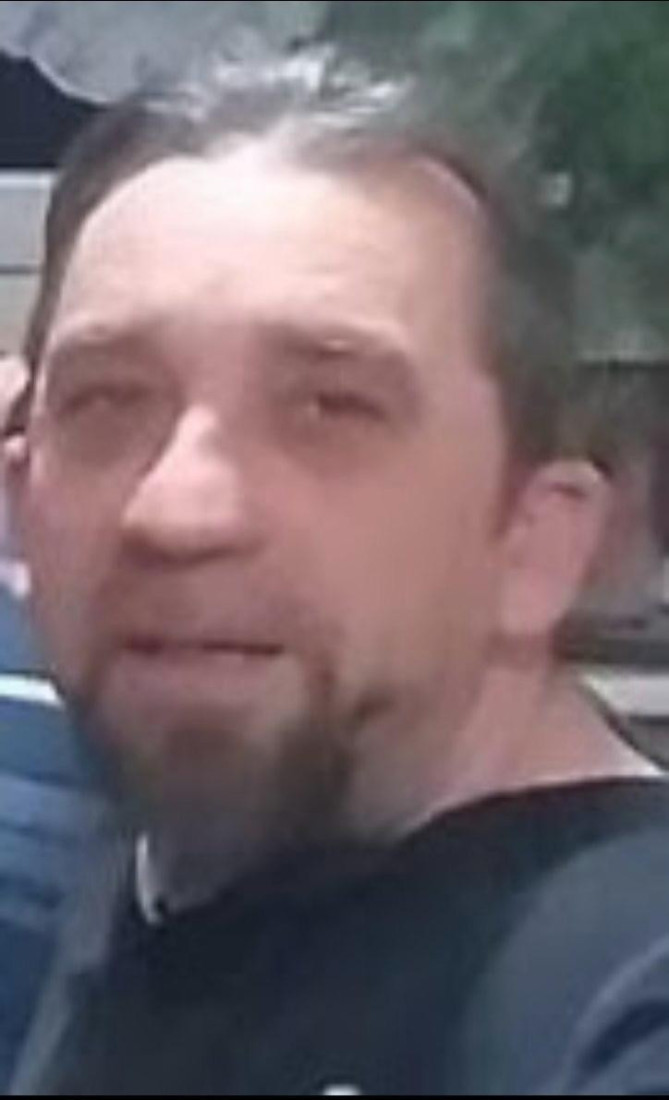 Organizuje kupovinu glasova iz hotela! "Lažljivi brkajlo" iz Pionirskog parka sad vodi prljavu izbornu operaciju u Kosjeriću!