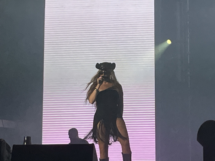 "Bila je zaključana u stanu!" Naša pevačica doživela veliku tragediju: Nije se oporavila