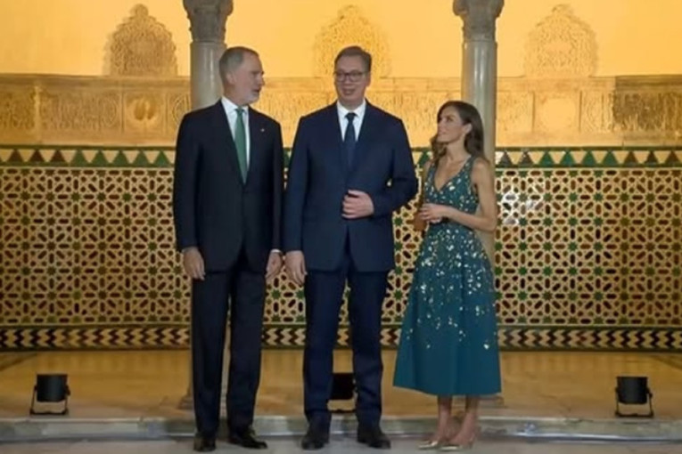 "Ovaj susret simbolizuje bliske i prijateljske odnose": Vučić na gala večeri sa kraljem i kraljicom Španije (FOTO)