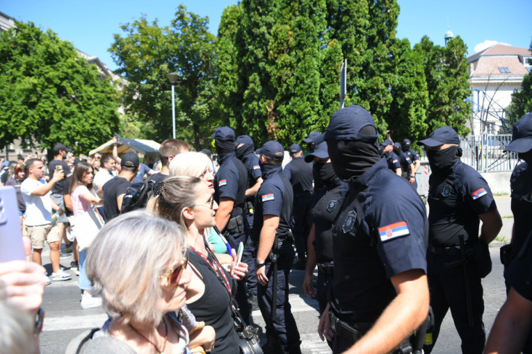 MUP: Zakon o policiji i propisi precizno definišu izgled i delove uniforme policije