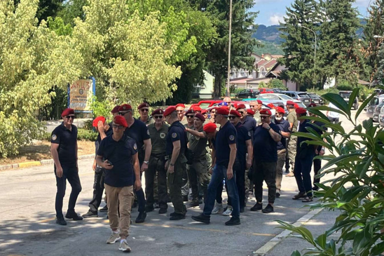 Veterani došli u Kosjerić! Dočekani aplauzom građana: Srbija treba da bude jedinstvena!