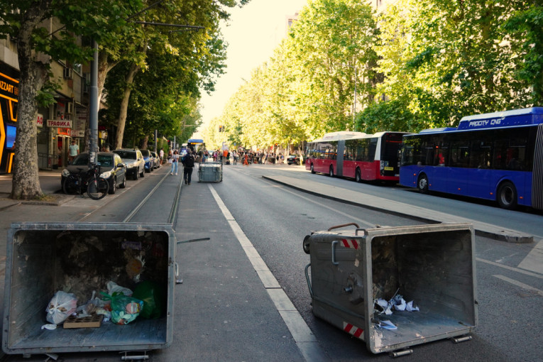 Mirno jutro u Beogradu: Prevoz ide, ali blokaderi opet ometaju saobraćaj u pojedinim delovima grada