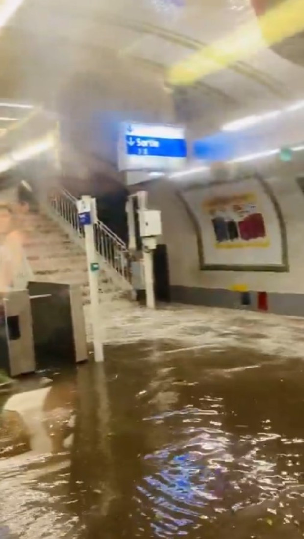 Haos u Alpima: Reka se izlila, pruga neprohodna, vozovi ne saobraćaju (VIDEO)